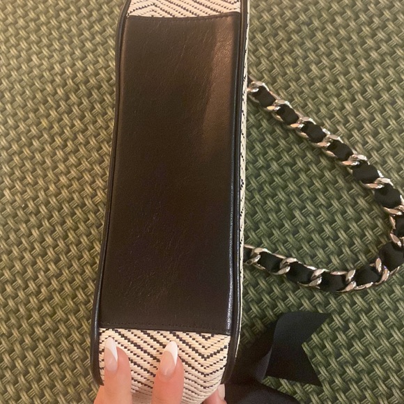 My Flat in London Shoulder Bag In Black and White with Bow - Picture 3 of 9